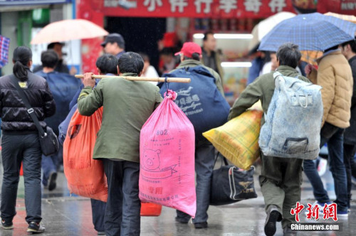 聚焦春節(jié)&ldquo;恐歸族&rdquo;：近鄉(xiāng)情怯，恐懼何來(lái)？(圖)